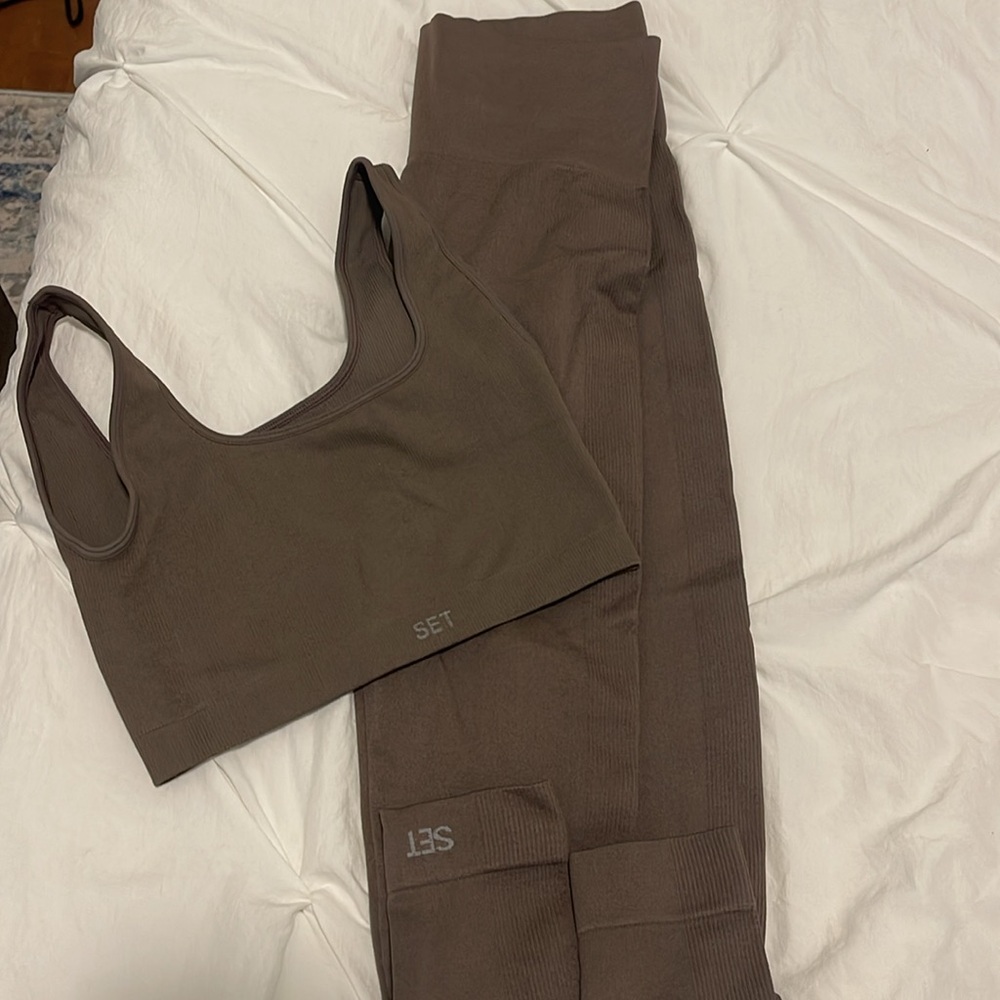 Set active ribbed workout legging and sports bra MEDIUM